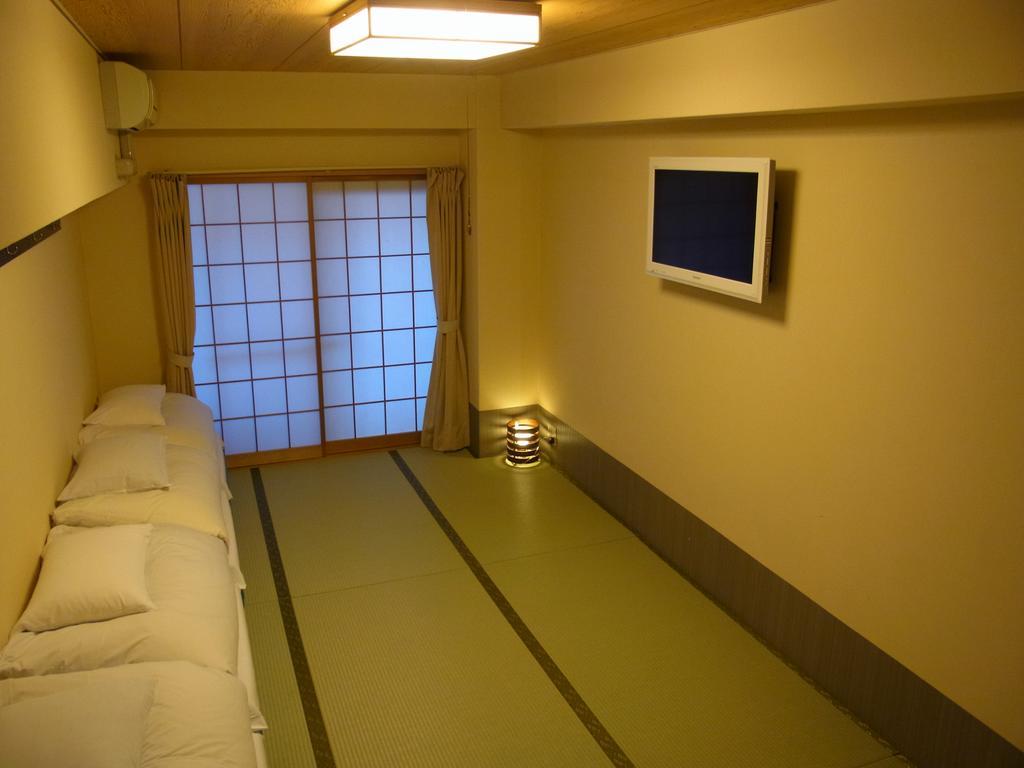 Backpacker'S Ryokan Budget Inn Kyōto Esterno foto